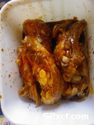 秘制蒜香排骨的