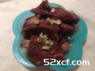 秘制蒜香排骨的