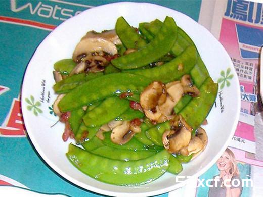 洋菇炒豌豆荚的做法