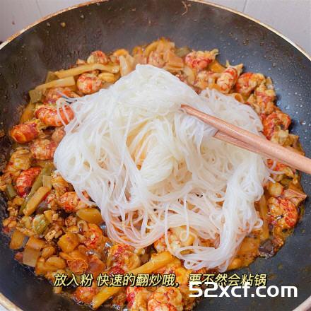 小龙虾炒螺蛳粉
