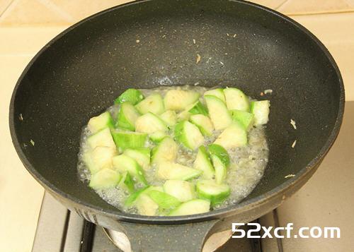 丝瓜虾球的做法