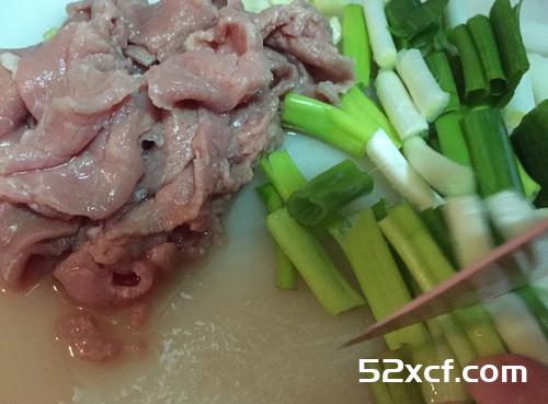 葱爆牛肉之维力炸酱的做法