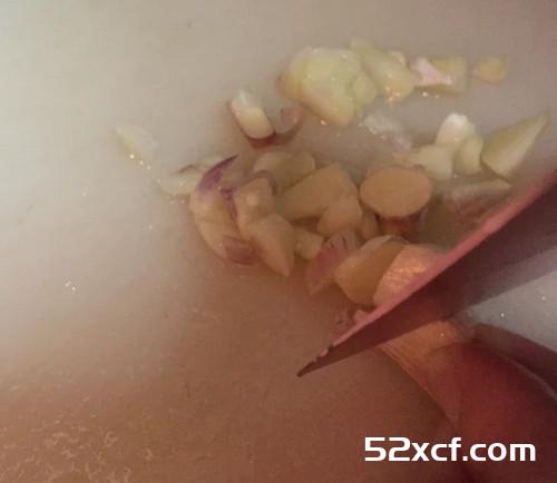 葱爆牛肉之维力炸酱的做法