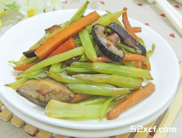 西芹炒胡萝卜的做法