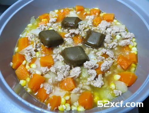 日式咖哩南瓜粟米肉酱饭的做法