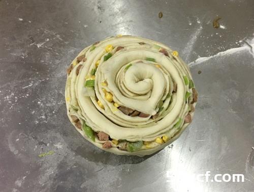 手撕香肠饼电饭煲版