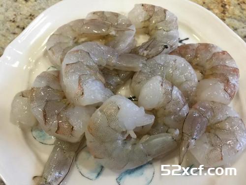 烤长棍佐酪梨蒜香虾的做法