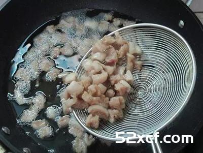 炒菜什么时候加水菜炒的好吃