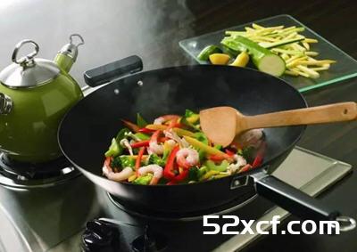 炒菜什么时候加水菜炒的好吃