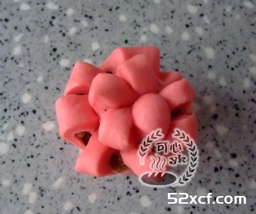 红花朵花环面包的做法