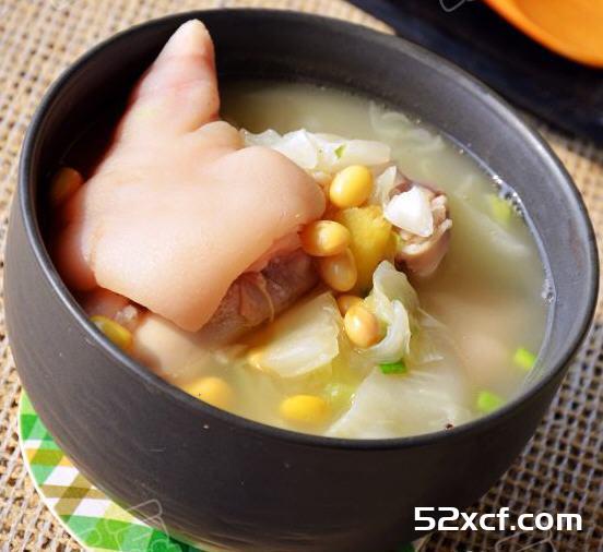 大白菜黄豆煲猪蹄的做法