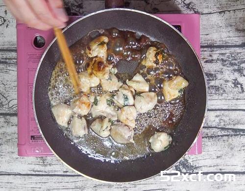 甜椒炒鸡胸肉的做法
