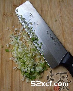 鸡蛋葱花薄饼的做法
