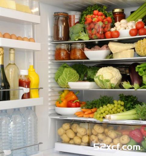塑料袋千万不要放入冰箱，冰箱保鲜用这些工具