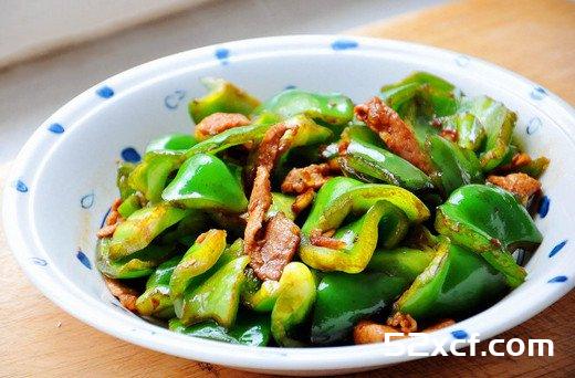 如何炒青椒不变黄技巧