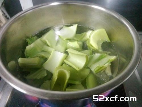芥菜排骨酥汤的做法