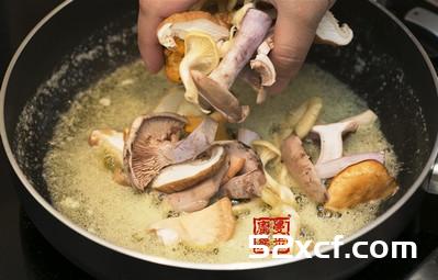 野生菌菇意大利烩饭的做法图解