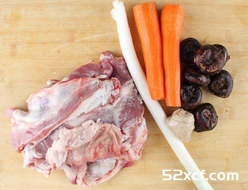 腐乳炖羊腩的做法