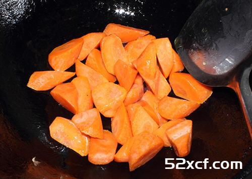 腐乳炖羊腩的做法