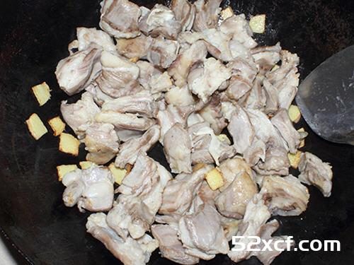 腐乳炖羊腩的做法