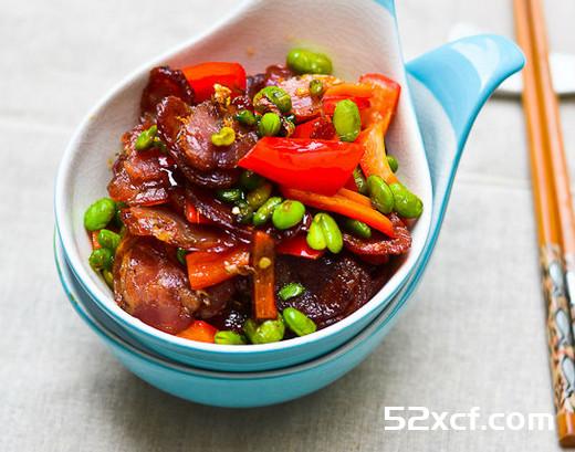腊肠毛豆的做法