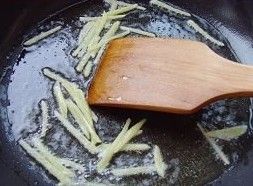 韭菜炒墨鱼的做法