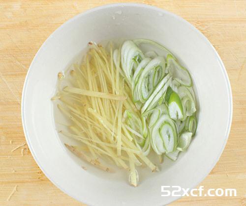 茄汁荔枝虾仁的做法