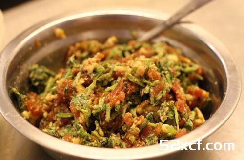 水饺馅的调制方法,怎样调出鲜嫩多汁的饺子馅