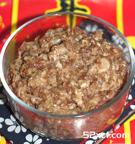 水饺馅的调制方法,怎样调出鲜嫩多汁的饺子馅