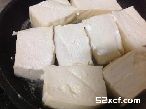 X0酱烧豆腐佐彩椒的做法