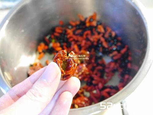 一招快速让红枣去核方法图解