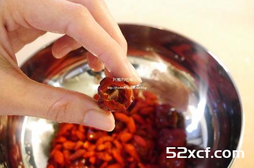 一招快速让红枣去核方法图解