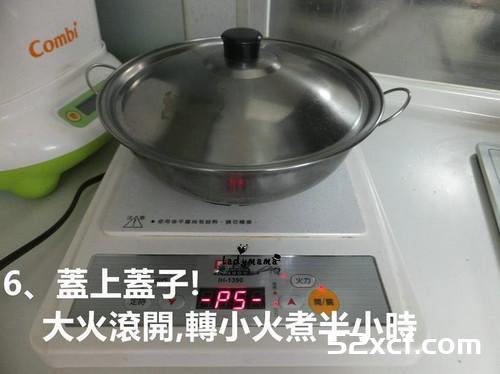 黑蒜炖鸡汤的做法