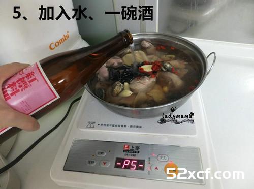 黑蒜炖鸡汤的做法