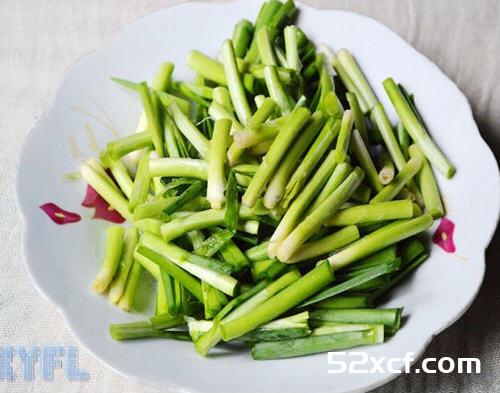 猪皮炒韭菜的做法