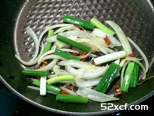杏鲍菇炒嫩鸡胸的做法