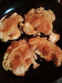 香煎鸡腿肉的做法