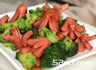 蒜香西兰花炒脆皮肠的做法教