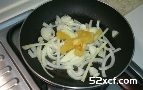 荫凤梨炒鸡肉的做法