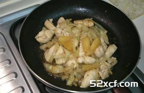 荫凤梨炒鸡肉的做法