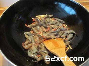 油爆河虾的家常做法