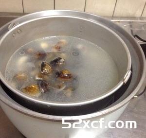 蒜头蛤蜊排骨汤的做法