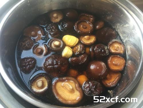 栗子香菇煮鸡汤电锅版