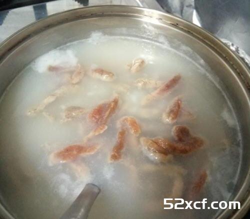正宗港式皮蛋瘦肉粥的做法