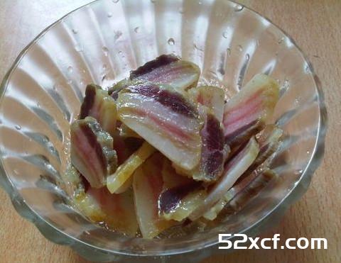 腊肉炒藕片的做法