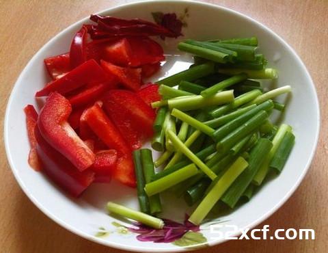 腊肉炒藕片的做法