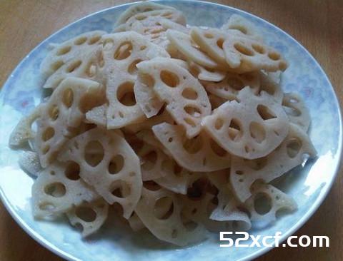 腊肉炒藕片的做法