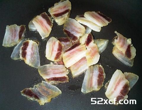 腊肉炒藕片的做法
