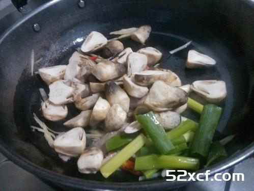 草菇炒肉丝的做法