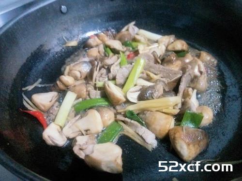 草菇炒肉丝的做法